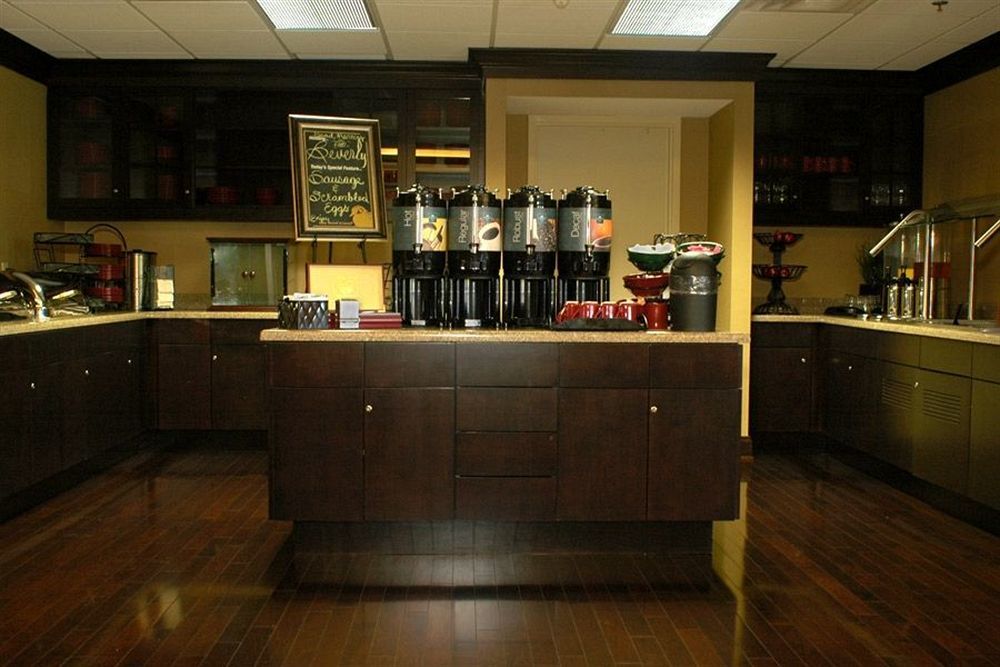 东霍姆伍德的希尔顿套房酒店 路易斯威尔 餐厅 照片